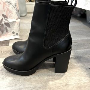 Size 37 womens boots